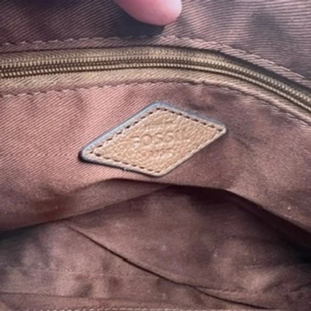 Fossil Brown Pebbled Leather Crossbody Bag ZB7228 with Key Charm - Picture 4 of 9